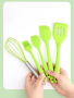 A set of kitchen utensils 5 elements - green