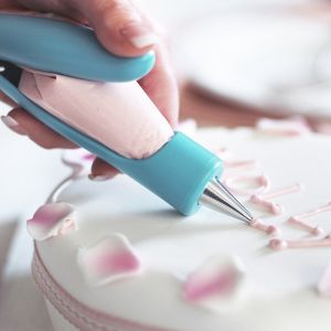 Confectionery sleeve for decorating cakes and cakes