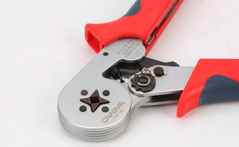 Crimping pliers for ferrules