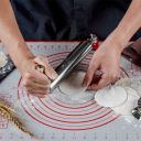Effort-saving one-handed rolling pin
