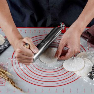 Effort-saving one-handed rolling pin