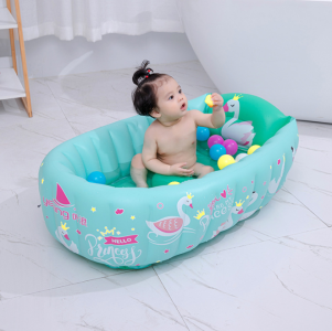 Inflatable baby bathtub with balls - swan