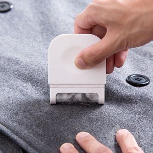 Mini manual clothes shaver - white