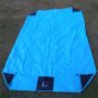 Waterproof picnic blanket with raincoat - blue