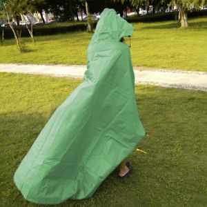 Waterproof picnic blanket with raincoat - green